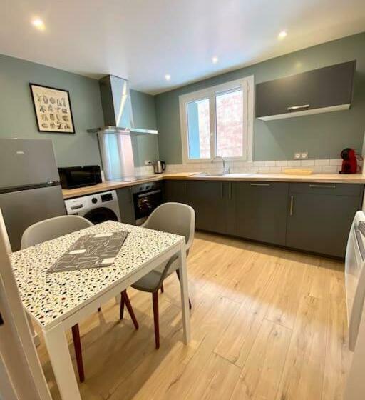 T2 Neuf Centre Village Collobrieres