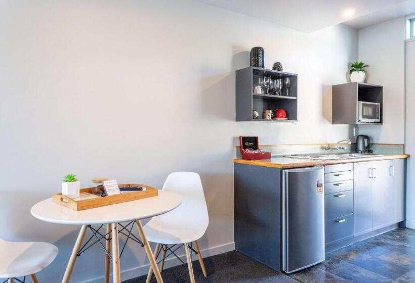 The Wharf Seaview Apartments By Avi