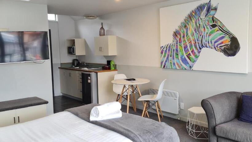 The Wharf Seaview Apartments By Avi