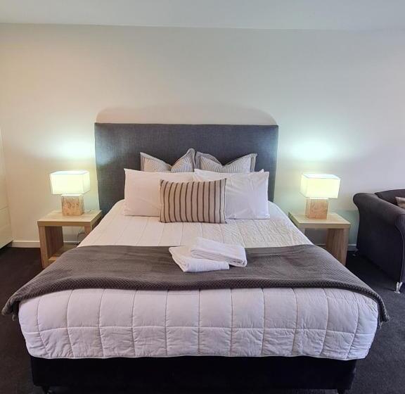 The Wharf Seaview Apartments By Avi