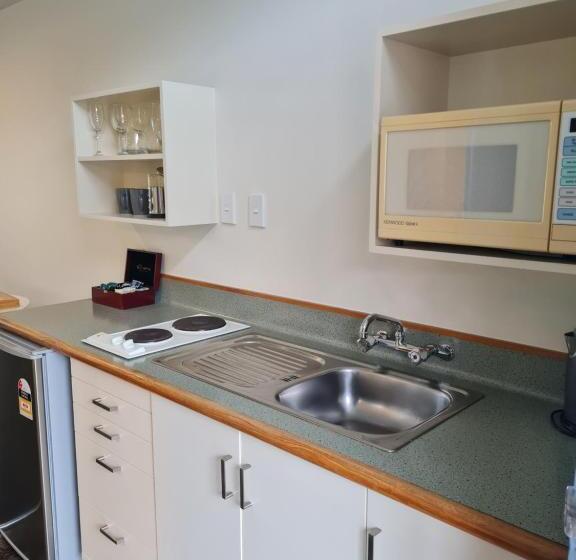 The Wharf Seaview Apartments By Avi