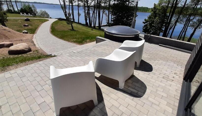 Vila Galadusis Prie Ežero