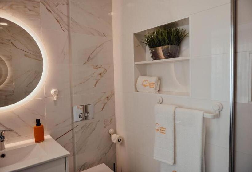 Yellow Sweet Home   Maria E Beatriz