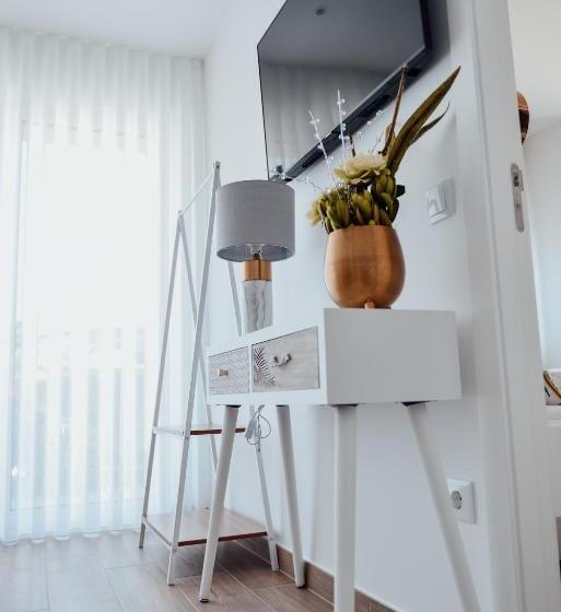 Yellow Sweet Home   Maria E Beatriz