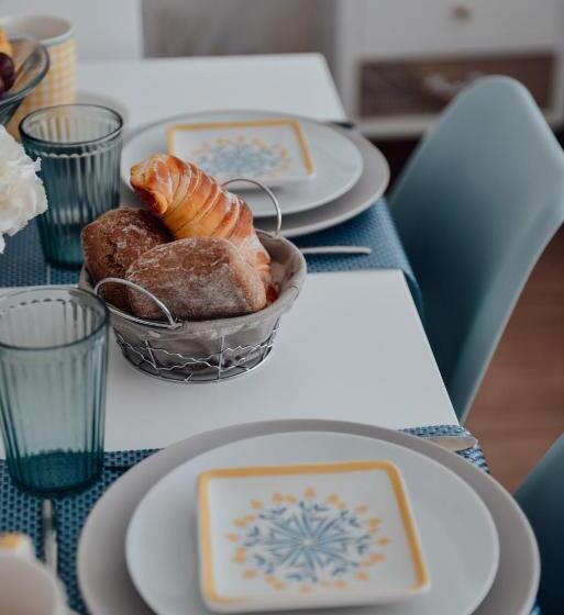 Yellow Sweet Home   Maria E Beatriz