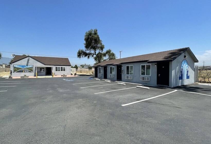 הוסטל Fontana Inn