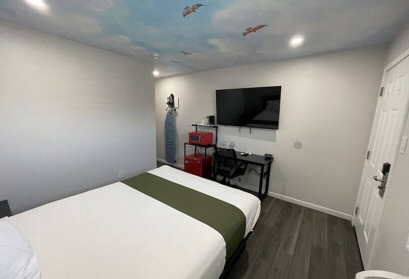 הוסטל Fontana Inn