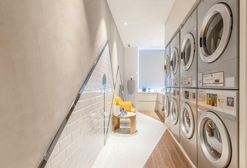 호텔 Atour  Zhongshan North Railway Station Vpark Square