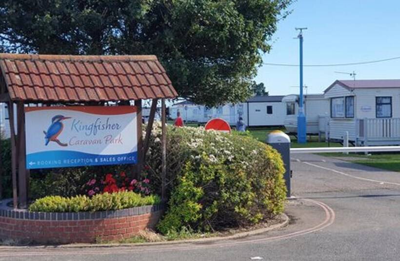 Beautiful 2 Bed Wigwam In Ingoldmells