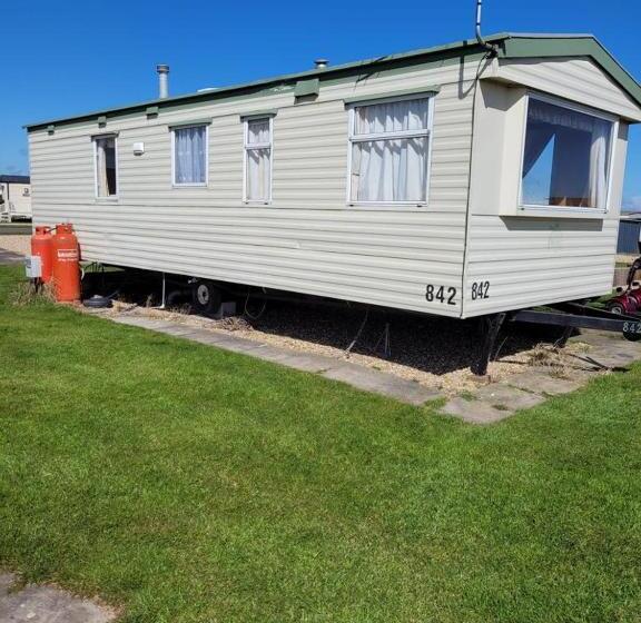 Beautiful 2 Bed Wigwam In Ingoldmells