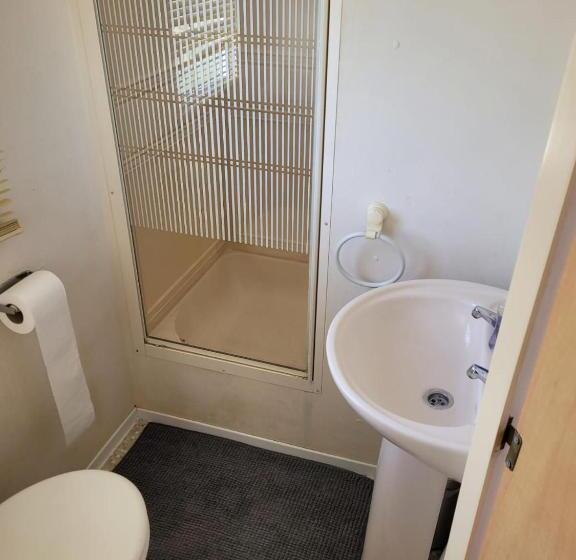 Beautiful 2 Bed Wigwam In Ingoldmells