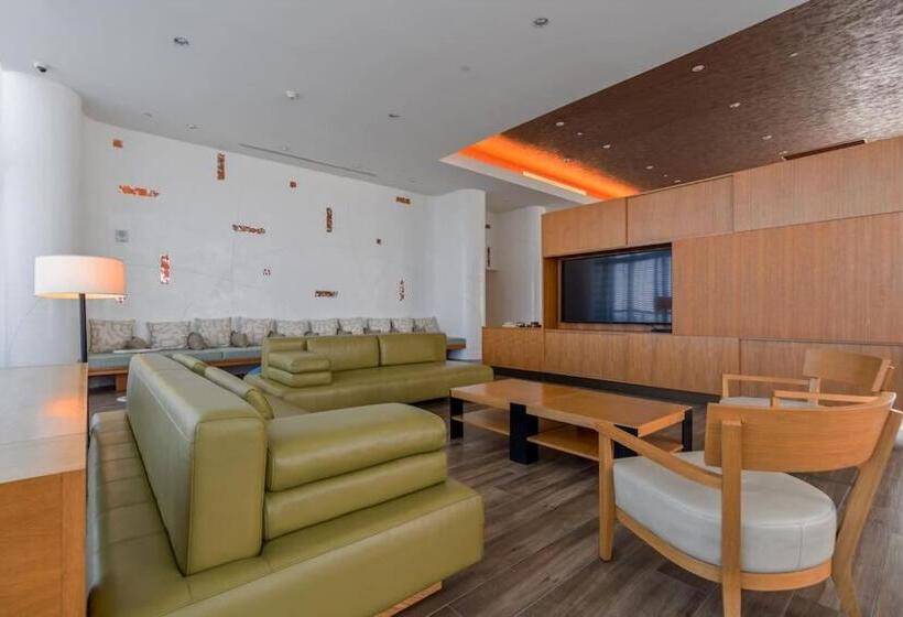 Biscayne Bay View Stay Pool Hot Tub And Amenities