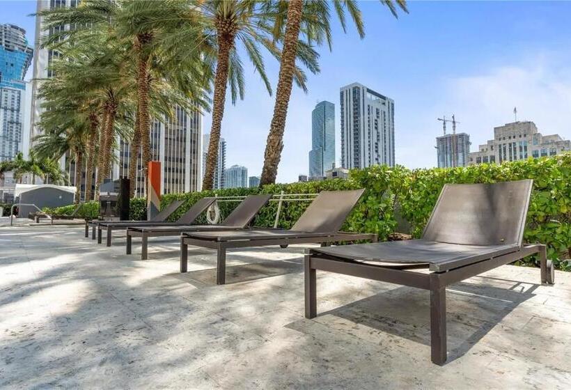 Biscayne Bay View Stay Pool Hot Tub And Amenities
