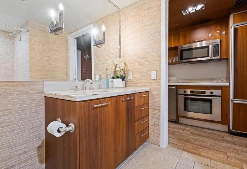 Biscayne Bay View Stay Pool Hot Tub And Amenities