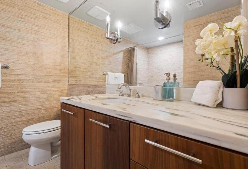 Biscayne Bay View Stay Pool Hot Tub And Amenities