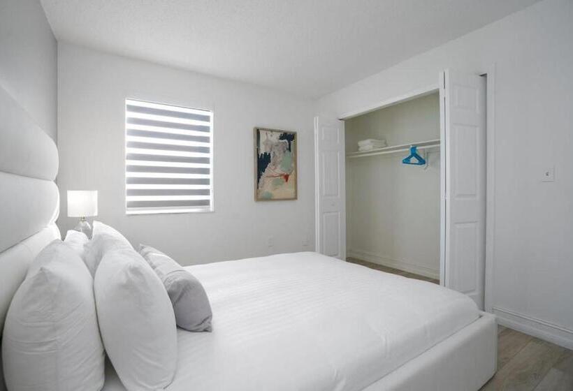 Blue Door Duplex Renovated Parking And Designed