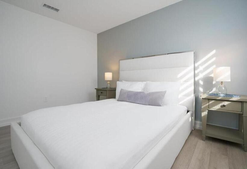 Blue Door Duplex Renovated Parking And Designed