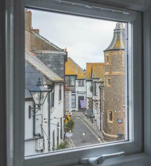 Coast View Luxury Apartment