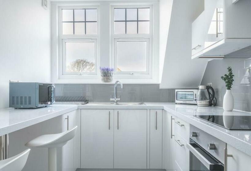 Coast View Luxury Apartment