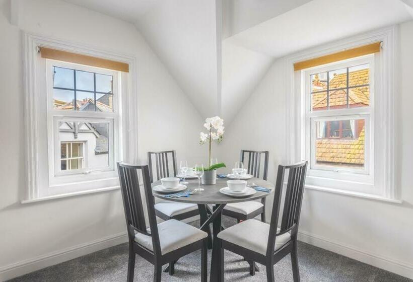 Coast View Luxury Apartment