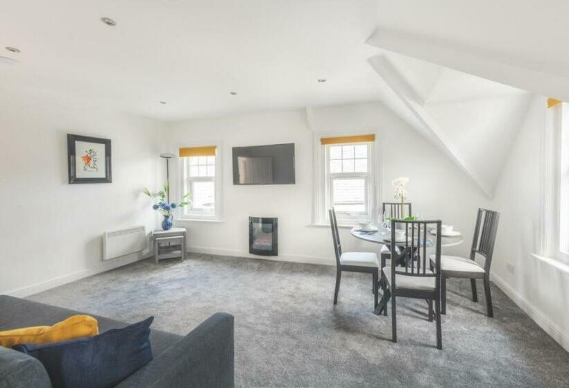 Coast View Luxury Apartment