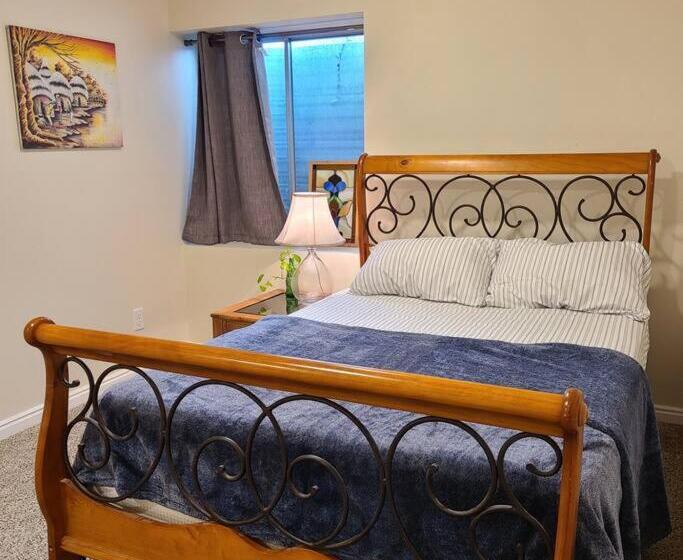 Entire Huge Basement! Fast Wifi! Private Entrance!