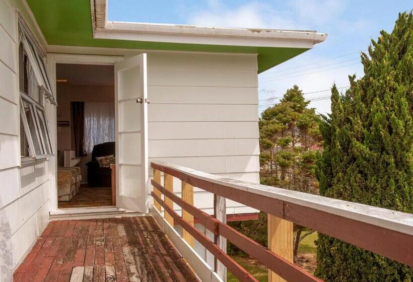 Holiday Haven   Whitianga Bach