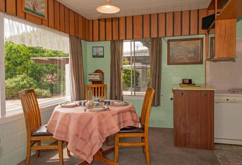 Holiday Haven   Whitianga Bach