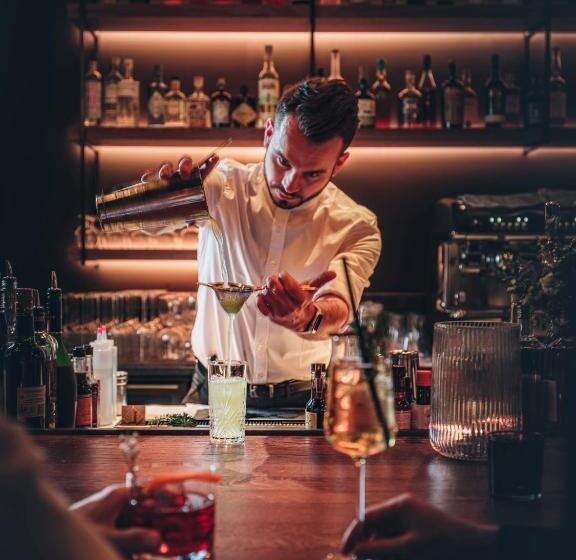 هتل Leonor The Place To Live