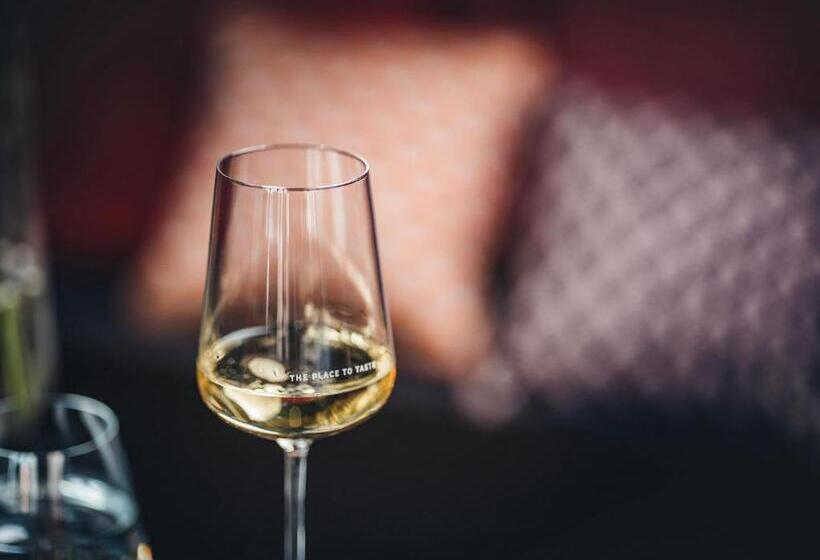 هتل Leonor The Place To Live