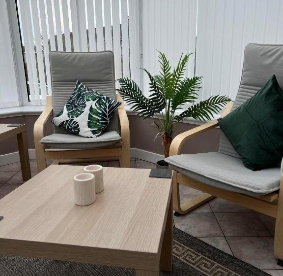 Beautiful Three Bedroom Seaside Retreat