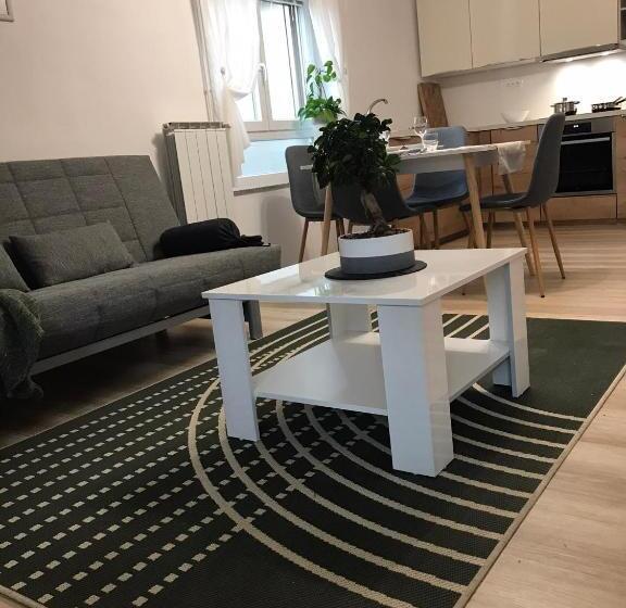 Koradinovi   Pod Vrtom