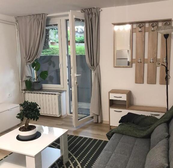 Koradinovi   Pod Vrtom