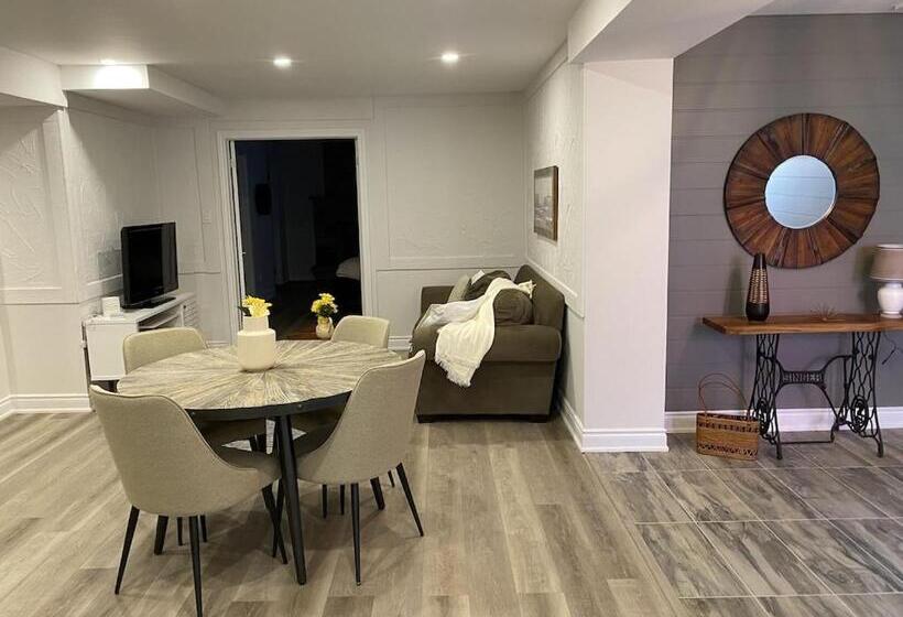 Luxurious And Spacious Apartment With 2 Bedrooms And 2 Baths