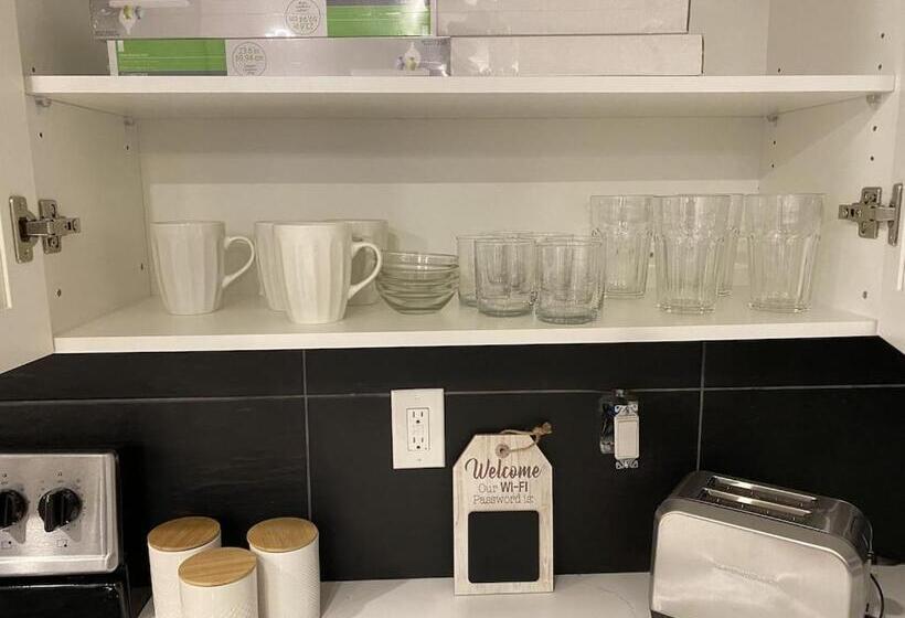 Luxurious And Spacious Apartment With 2 Bedrooms And 2 Baths