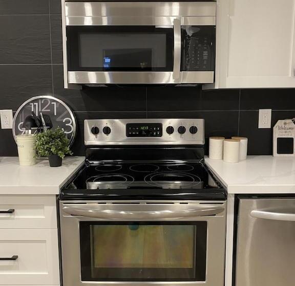 Luxurious And Spacious Apartment With 2 Bedrooms And 2 Baths