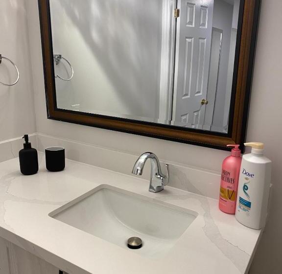 Luxurious And Spacious Apartment With 2 Bedrooms And 2 Baths