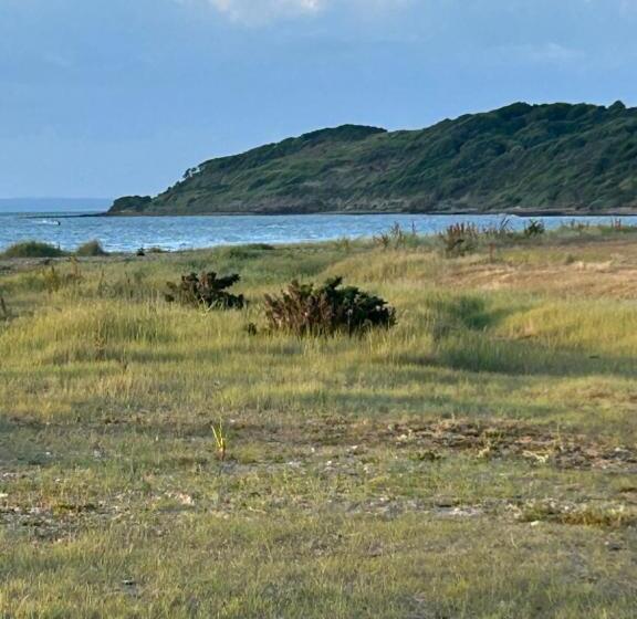 Luxury New 3 Bed Caravan With Stunning Sea View On Private Beach In Thorness Bay