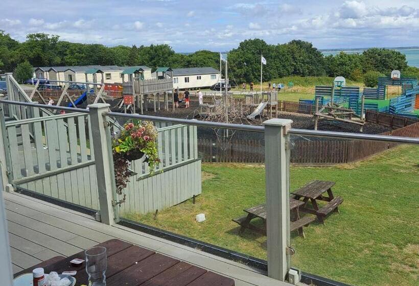 Luxury New 3 Bed Caravan With Stunning Sea View On Private Beach In Thorness Bay