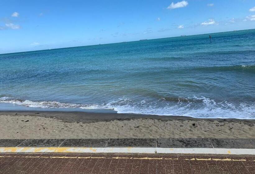 Luxury New 3 Bed Caravan With Stunning Sea View On Private Beach In Thorness Bay