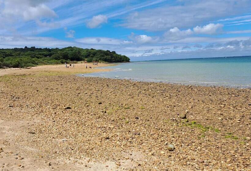 Luxury New 3 Bed Caravan With Stunning Sea View On Private Beach In Thorness Bay