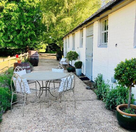 Vineyard Cottage, Hartest   2 Bed With Parking