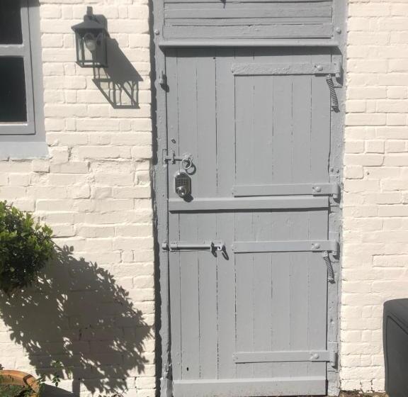 Vineyard Cottage, Hartest   2 Bed With Parking