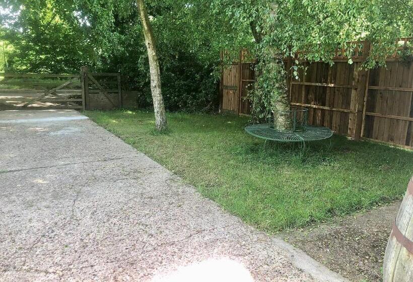Vineyard Cottage, Hartest   2 Bed With Parking