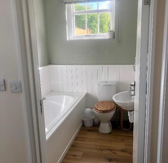Vineyard Cottage, Hartest   2 Bed With Parking