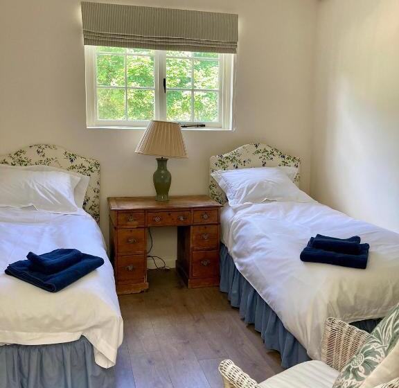 Vineyard Cottage, Hartest   2 Bed With Parking