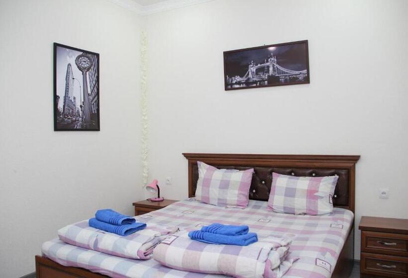 膳宿费 Chinara Guest House Airport