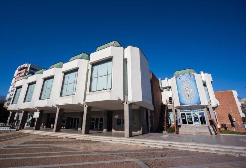 Super Center Apartment On Kiril & Metodi Square