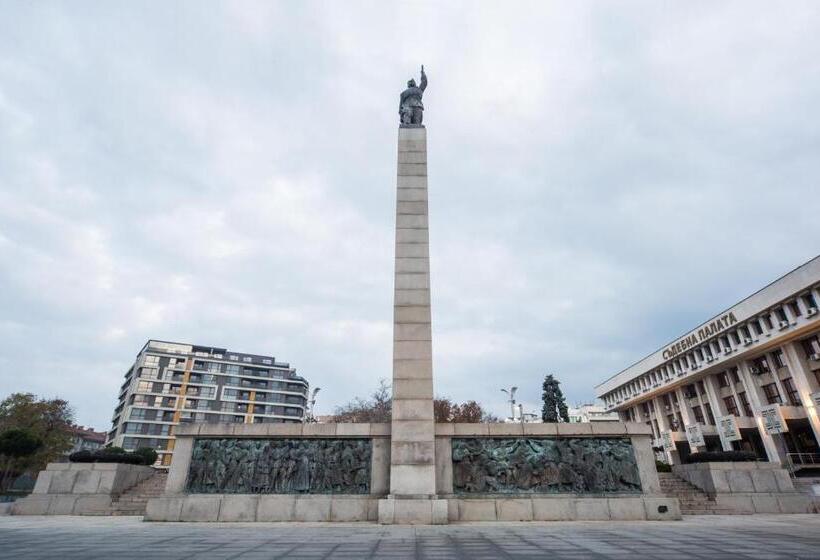 Super Center Apartment On Kiril & Metodi Square