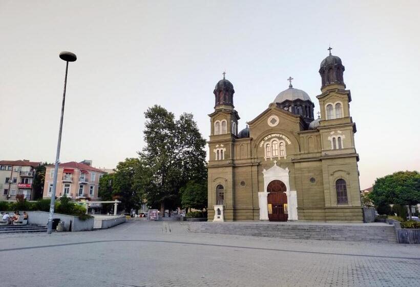 Super Center Apartment On Kiril & Metodi Square